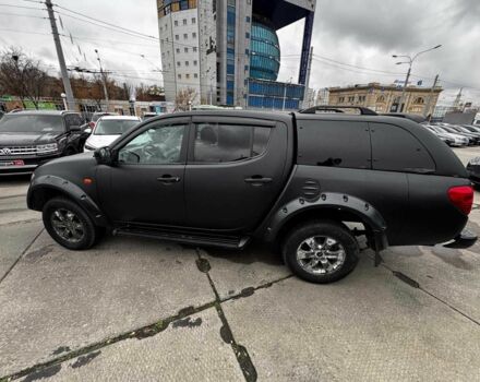 Чорний Міцубісі Л 200, об'ємом двигуна 2.5 л та пробігом 330 тис. км за 9890 $, фото 2 на Automoto.ua