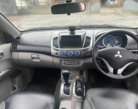 Черный Мицубиси Л 200, объемом двигателя 2.5 л и пробегом 145 тыс. км за 6800 $, фото 9 на Automoto.ua
