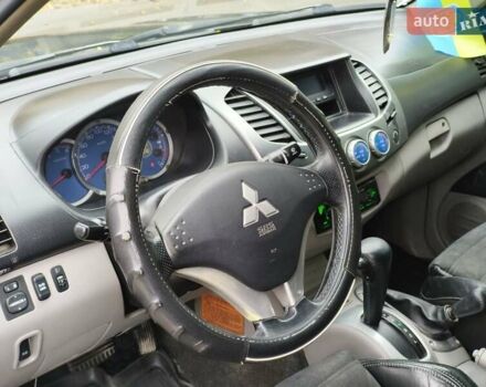 Черный Мицубиси Л 200, объемом двигателя 2.48 л и пробегом 260 тыс. км за 9500 $, фото 13 на Automoto.ua