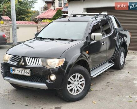 Черный Мицубиси Л 200, объемом двигателя 2.48 л и пробегом 260 тыс. км за 9500 $, фото 4 на Automoto.ua