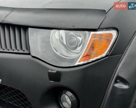 Черный Мицубиси Л 200, объемом двигателя 2.5 л и пробегом 330 тыс. км за 9890 $, фото 8 на Automoto.ua