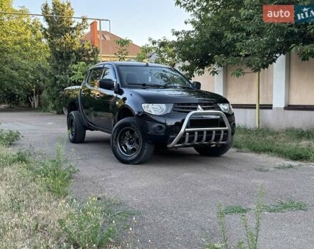 Черный Мицубиси Л 200, объемом двигателя 2.48 л и пробегом 204 тыс. км за 12800 $, фото 4 на Automoto.ua
