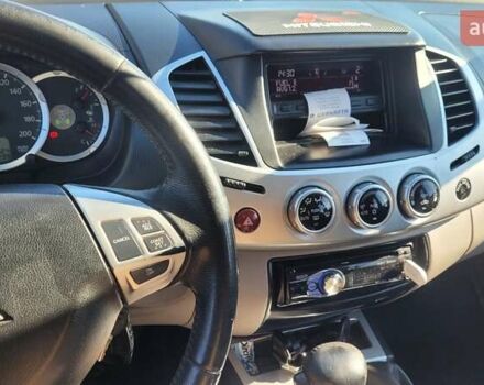 Черный Мицубиси Л 200, объемом двигателя 2.48 л и пробегом 240 тыс. км за 16000 $, фото 4 на Automoto.ua