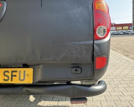 Черный Мицубиси Л 200, объемом двигателя 2.5 л и пробегом 93 тыс. км за 6600 $, фото 7 на Automoto.ua