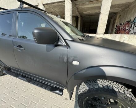 Черный Мицубиси Л 200, объемом двигателя 2.5 л и пробегом 93 тыс. км за 6600 $, фото 3 на Automoto.ua