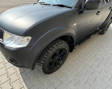 Черный Мицубиси Л 200, объемом двигателя 2.5 л и пробегом 93 тыс. км за 6600 $, фото 4 на Automoto.ua