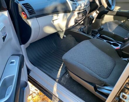 Черный Мицубиси Л 200, объемом двигателя 2.5 л и пробегом 163 тыс. км за 7600 $, фото 16 на Automoto.ua