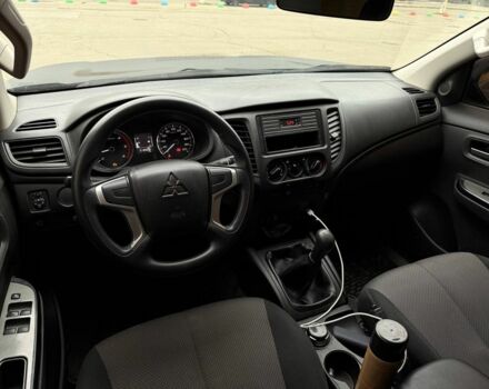 Черный Мицубиси Л 200, объемом двигателя 2.4 л и пробегом 19 тыс. км за 15500 $, фото 4 на Automoto.ua