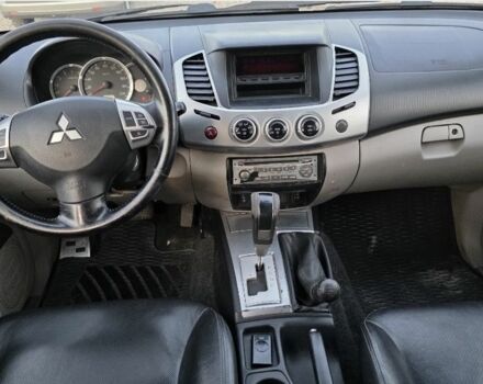 Черный Мицубиси Л 200, объемом двигателя 2.5 л и пробегом 182 тыс. км за 3800 $, фото 8 на Automoto.ua
