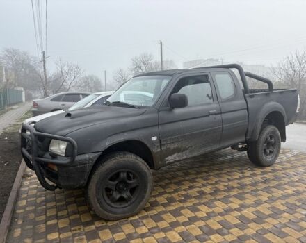 Черный Мицубиси Л 200, объемом двигателя 2.5 л и пробегом 220 тыс. км за 5600 $, фото 1 на Automoto.ua