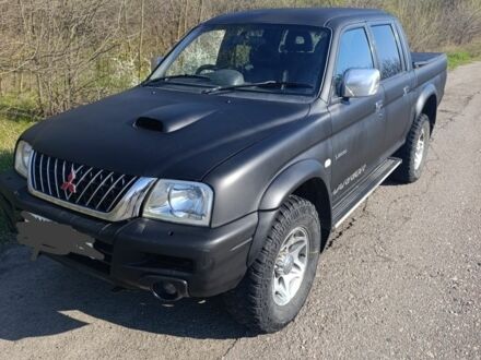 Черный Мицубиси Л 200, объемом двигателя 2.5 л и пробегом 250 тыс. км за 4000 $, фото 1 на Automoto.ua