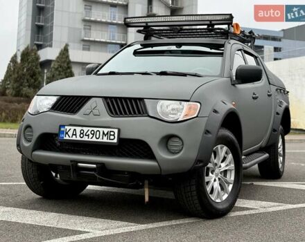 Черный Мицубиси Л 200, объемом двигателя 2.48 л и пробегом 232 тыс. км за 13900 $, фото 1 на Automoto.ua