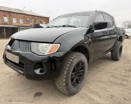 Чорний Міцубісі Л 200, об'ємом двигуна 2.5 л та пробігом 267 тис. км за 6500 $, фото 1 на Automoto.ua