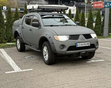 Черный Мицубиси Л 200, объемом двигателя 2.48 л и пробегом 232 тыс. км за 14000 $, фото 1 на Automoto.ua