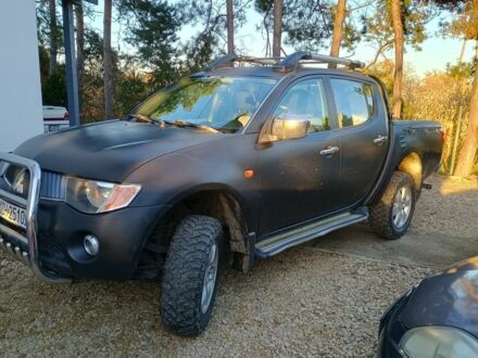 Чорний Міцубісі Л 200, об'ємом двигуна 2.5 л та пробігом 322 тис. км за 2800 $, фото 1 на Automoto.ua