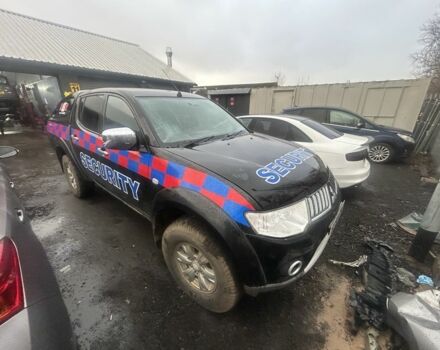 Чорний Міцубісі Л 200, об'ємом двигуна 2.5 л та пробігом 160 тис. км за 4200 $, фото 1 на Automoto.ua