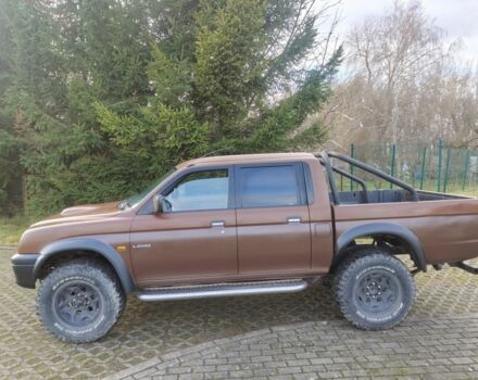 Коричневый Мицубиси Л 200, объемом двигателя 2.5 л и пробегом 194 тыс. км за 2350 $, фото 2 на Automoto.ua