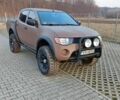 Коричневый Мицубиси Л 200, объемом двигателя 2.5 л и пробегом 298 тыс. км за 3250 $, фото 1 на Automoto.ua