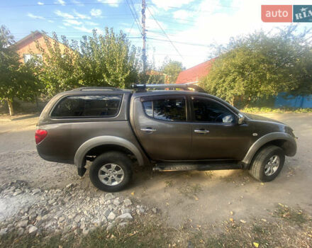 Коричневий Міцубісі Л 200, об'ємом двигуна 2.48 л та пробігом 340 тис. км за 14000 $, фото 4 на Automoto.ua