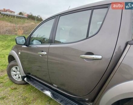 Коричневый Мицубиси Л 200, объемом двигателя 2.48 л и пробегом 251 тыс. км за 15500 $, фото 13 на Automoto.ua