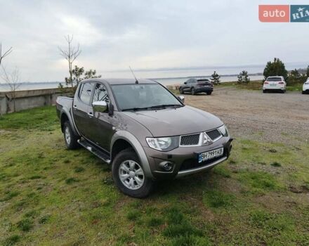 Коричневый Мицубиси Л 200, объемом двигателя 2.48 л и пробегом 251 тыс. км за 15500 $, фото 2 на Automoto.ua