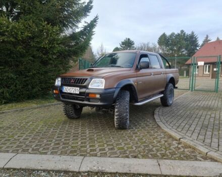 Коричневый Мицубиси Л 200, объемом двигателя 2.5 л и пробегом 194 тыс. км за 2350 $, фото 1 на Automoto.ua