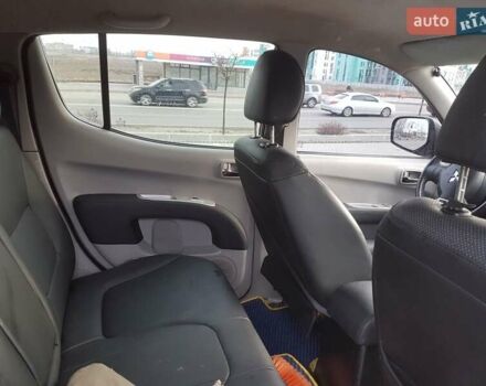 Мицубиси Л 200, объемом двигателя 2.5 л и пробегом 225 тыс. км за 15700 $, фото 6 на Automoto.ua