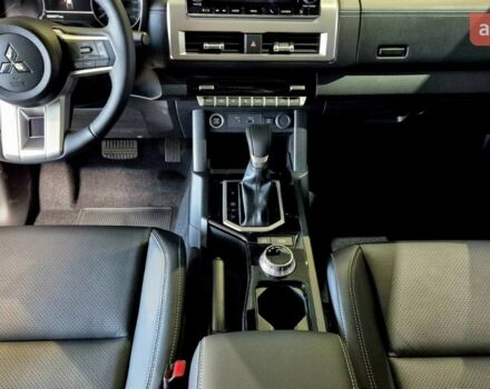 купить новое авто Мицубиси Л 200 2025 года от официального дилера Ньютон Авто Місто Мицубиси фото