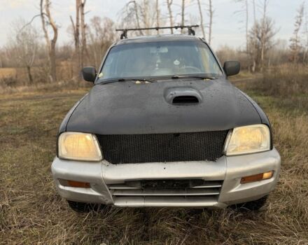 Серый Мицубиси Л 200, объемом двигателя 2.5 л и пробегом 258 тыс. км за 4500 $, фото 2 на Automoto.ua