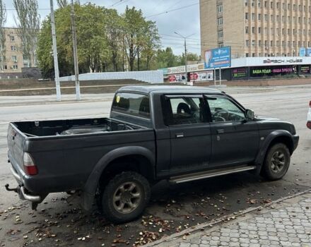 Серый Мицубиси Л 200, объемом двигателя 2.5 л и пробегом 280 тыс. км за 3500 $, фото 1 на Automoto.ua