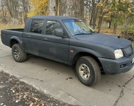 Серый Мицубиси Л 200, объемом двигателя 2.2 л и пробегом 200 тыс. км за 3550 $, фото 1 на Automoto.ua