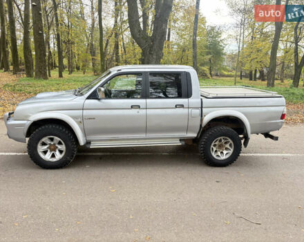 Серый Мицубиси Л 200, объемом двигателя 2.5 л и пробегом 260 тыс. км за 6669 $, фото 4 на Automoto.ua