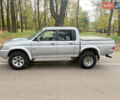 Серый Мицубиси Л 200, объемом двигателя 2.5 л и пробегом 260 тыс. км за 6669 $, фото 4 на Automoto.ua