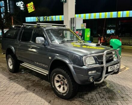 Серый Мицубиси Л 200, объемом двигателя 2.5 л и пробегом 100 тыс. км за 6185 $, фото 1 на Automoto.ua