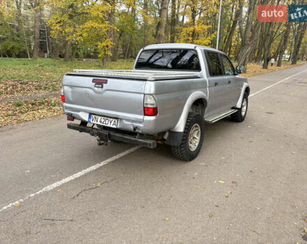 Серый Мицубиси Л 200, объемом двигателя 2.5 л и пробегом 260 тыс. км за 6669 $, фото 2 на Automoto.ua