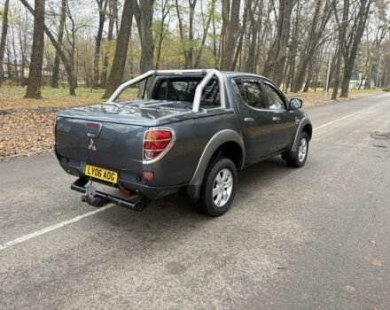 Серый Мицубиси Л 200, объемом двигателя 2.5 л и пробегом 130 тыс. км за 7452 $, фото 2 на Automoto.ua