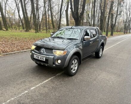 Серый Мицубиси Л 200, объемом двигателя 2.5 л и пробегом 130 тыс. км за 7452 $, фото 5 на Automoto.ua