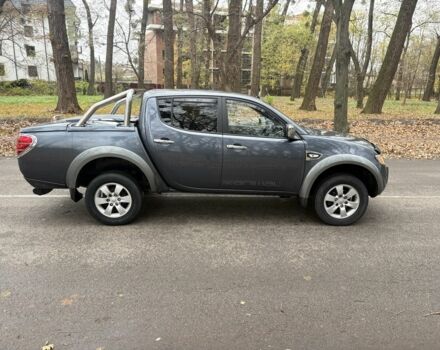 Серый Мицубиси Л 200, объемом двигателя 2.5 л и пробегом 130 тыс. км за 7452 $, фото 1 на Automoto.ua