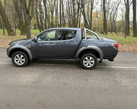 Серый Мицубиси Л 200, объемом двигателя 2.5 л и пробегом 130 тыс. км за 7452 $, фото 4 на Automoto.ua