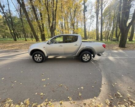 Серый Мицубиси Л 200, объемом двигателя 2.5 л и пробегом 160 тыс. км за 7172 $, фото 2 на Automoto.ua