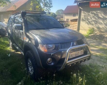 Серый Мицубиси Л 200, объемом двигателя 2.48 л и пробегом 250 тыс. км за 13500 $, фото 1 на Automoto.ua