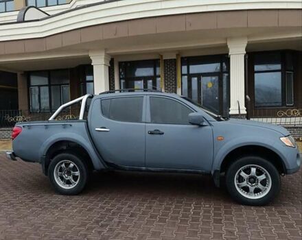 Сірий Міцубісі Л 200, об'ємом двигуна 2.48 л та пробігом 295 тис. км за 10999 $, фото 3 на Automoto.ua