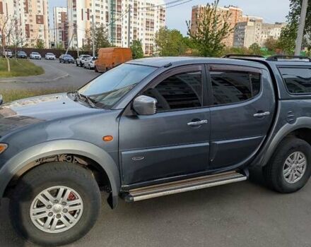 Серый Мицубиси Л 200, объемом двигателя 2.48 л и пробегом 309 тыс. км за 10999 $, фото 2 на Automoto.ua