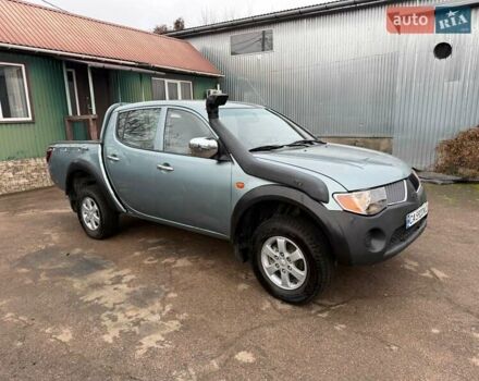 Сірий Міцубісі Л 200, об'ємом двигуна 2.5 л та пробігом 235 тис. км за 10700 $, фото 1 на Automoto.ua