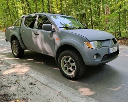 Серый Мицубиси Л 200, объемом двигателя 2.5 л и пробегом 270 тыс. км за 11800 $, фото 1 на Automoto.ua