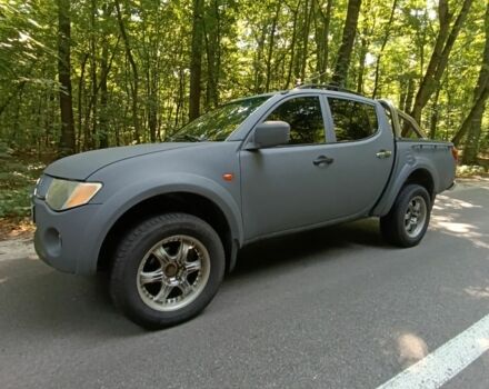 Серый Мицубиси Л 200, объемом двигателя 2.5 л и пробегом 270 тыс. км за 11800 $, фото 12 на Automoto.ua