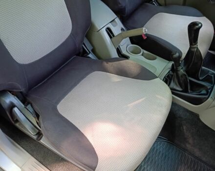 Серый Мицубиси Л 200, объемом двигателя 2.5 л и пробегом 270 тыс. км за 11800 $, фото 18 на Automoto.ua