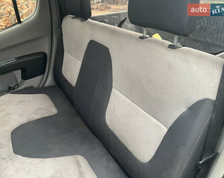 Серый Мицубиси Л 200, объемом двигателя 2.5 л и пробегом 292 тыс. км за 9500 $, фото 10 на Automoto.ua