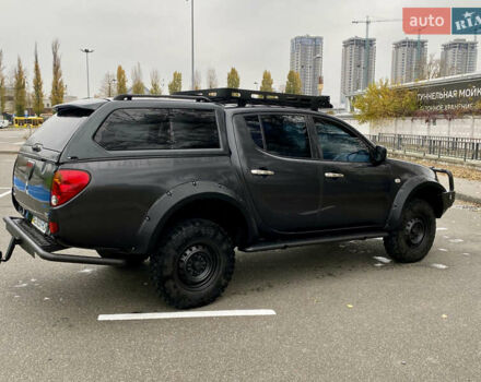 Серый Мицубиси Л 200, объемом двигателя 2.48 л и пробегом 185 тыс. км за 13500 $, фото 6 на Automoto.ua