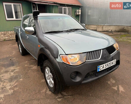 Сірий Міцубісі Л 200, об'ємом двигуна 2.5 л та пробігом 235 тис. км за 10700 $, фото 3 на Automoto.ua